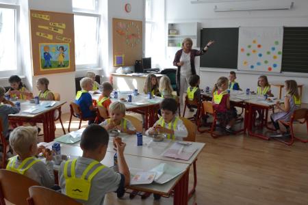 Sprejem prvošolčkov na podružničnih šolah v Stični, Temenici, Zagradcu 8